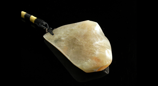 (5月30號端午節免費送贈)壽山石-巧色大山晶-素體自然形手件