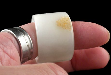 和田玉籽料-灑金皮玉扳指