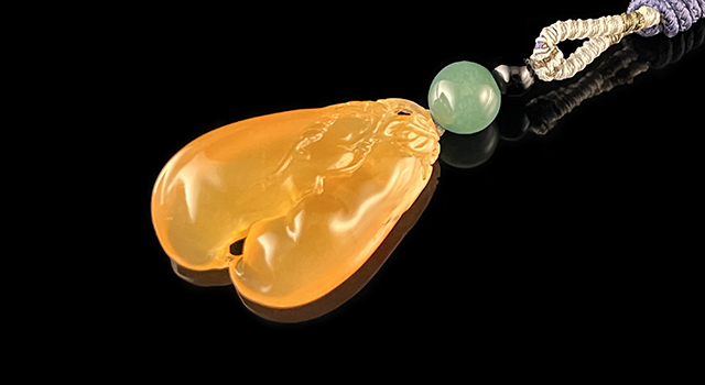 卯稔　印材 寿山石手彫 水坑石 黄凍魚子紋石 飛龍在天 龍戲珠 台付き 化粧箱付 約2400g 已讓)壽山石水坑水晶黃凍-苑豆小掛墜- 焯印堂焯印堂