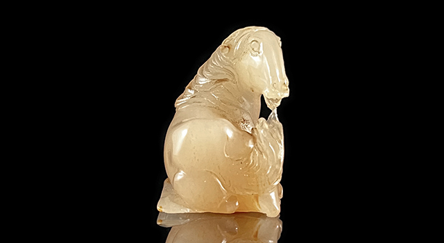 壽山善伯石-馬鈕小擺件