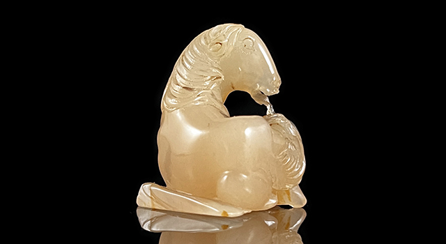 壽山善伯石-馬鈕小擺件