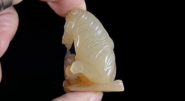 壽山善伯石-馬鈕小擺件