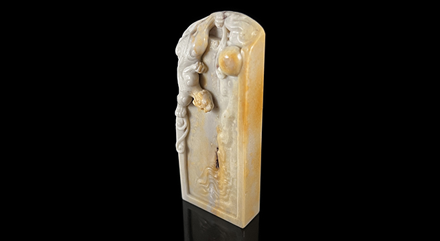 壽山石峨嵋石-螭龍戲珠鈕長方章