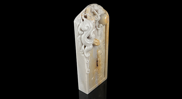 壽山石峨嵋石-螭龍戲珠鈕長方章
