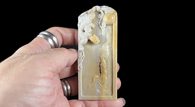 壽山石峨嵋石-螭龍戲珠鈕長方章