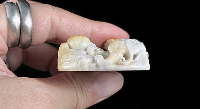 壽山石峨嵋石-螭龍戲珠鈕長方章