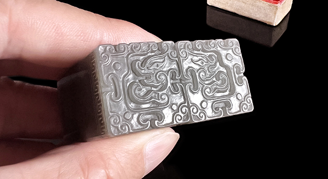 壽山石天藍凍-博古葵龍正對章