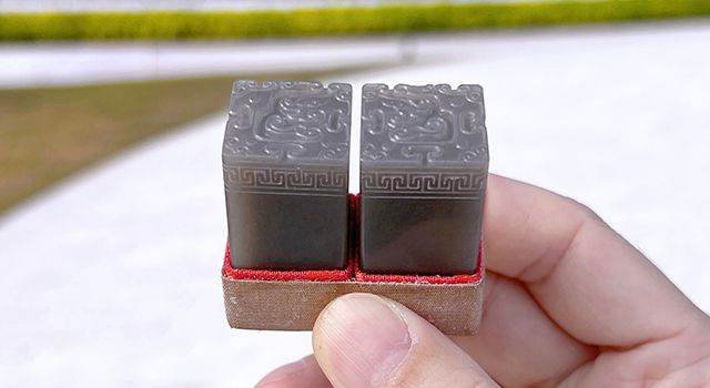 壽山石天藍凍-博古葵龍正對章