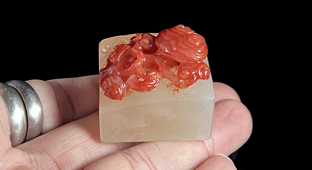 壽山石巧色桃花荔枝凍-靈芝鈕日形章