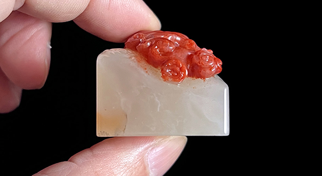 壽山石巧色桃花荔枝凍-靈芝鈕日形章