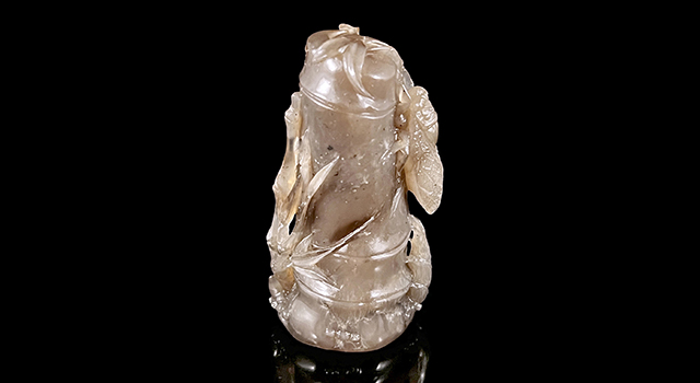 壽山石牛角凍一鳴驚人鈕橢圓章