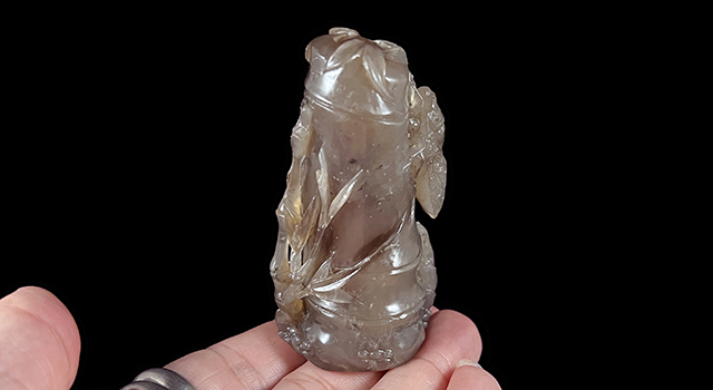 壽山石牛角凍一鳴驚人鈕橢圓章