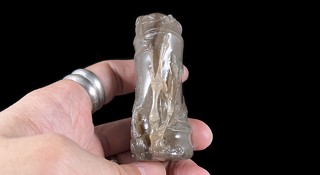 壽山石牛角凍一鳴驚人鈕橢圓章