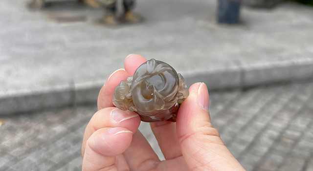 壽山石牛角凍一鳴驚人鈕橢圓章