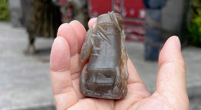 壽山石牛角凍一鳴驚人鈕橢圓章