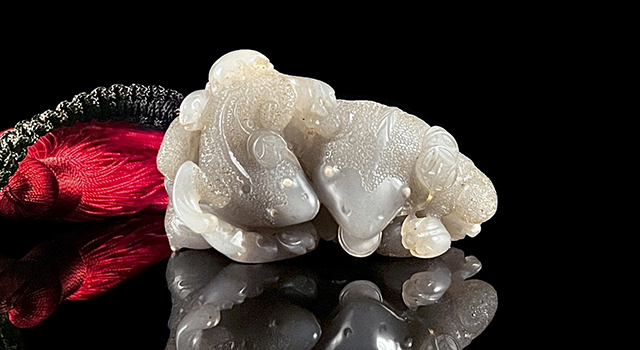 (私洽)壽山石巧色坑頭天藍凍-三腳蟬手把件