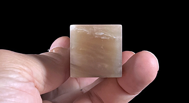 巴林石牛角凍-素體正方章