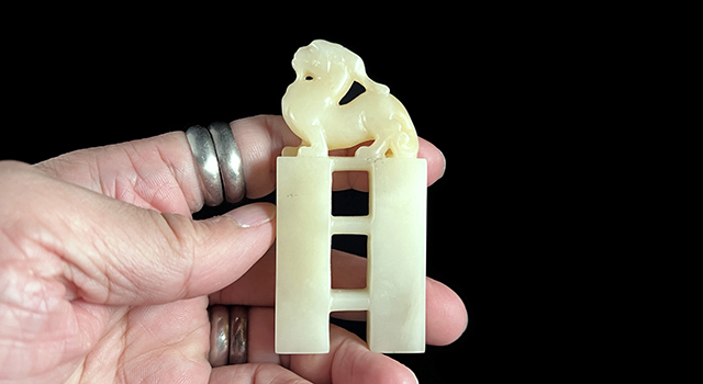 壽山石-白芙蓉-天祿鈕連珠章